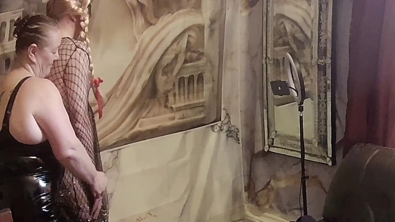 Aaexperiencesltd: Deel 2: Domina Satana en Sissy Andrew