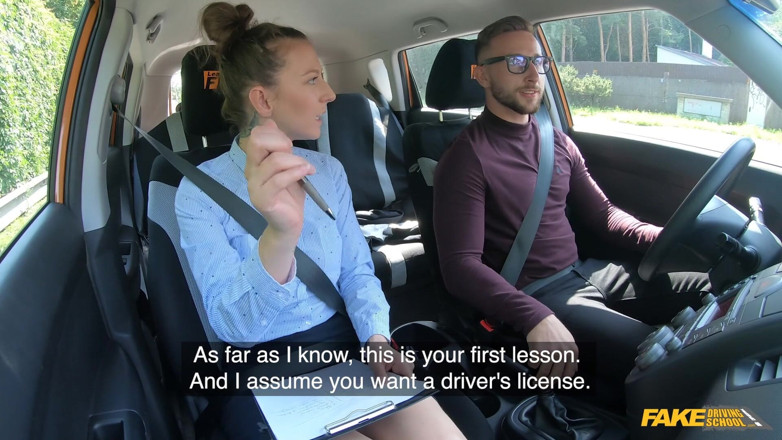 Fake Driving School: 내 보지를 핥아 나를 진정시키다