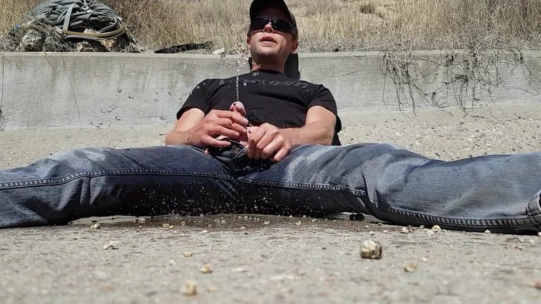 Lapetus: 화장실에서 오줌 싸기