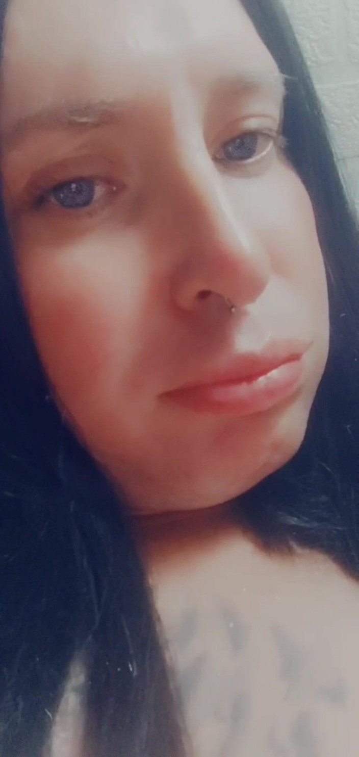 Bonnie Phoenix: Bonnie lagi asik masturbasi sampai muncrat berujung dengan nikmat