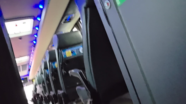 KrissKiss: Paja arriesgada en el autobús