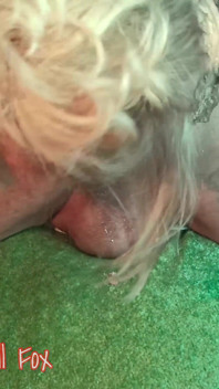 La bionda dominante Axell mangia il bel culo del suo ragazzo. Fetish del culo, Food Porn con CreamPie e leccata del culo.