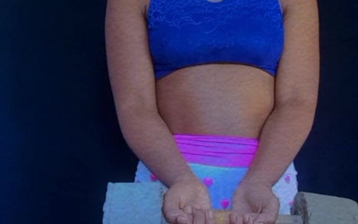 Minayi: Deine sexy brünette kommt mit neuen interessanten Aktivitäten