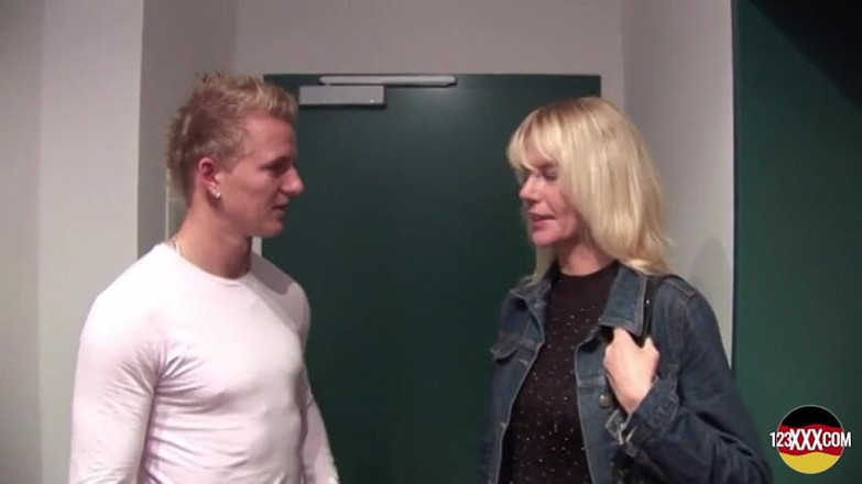 123XXX - 100% Amateurs: Wild Blonde MILF From Germany Showing How It's Done