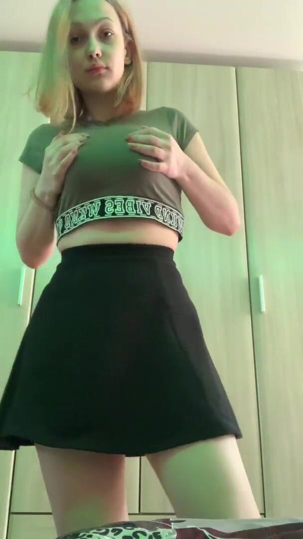 SashaSweet69: Fácil striptease