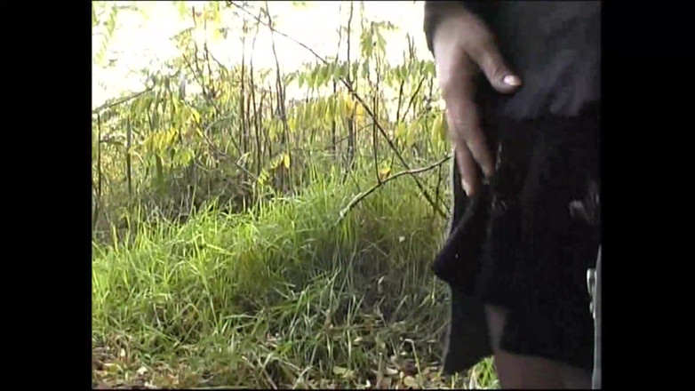 Fetish Desire: Hete rijpe amateur-milf masturbeert haar harige poesje met een dildo...