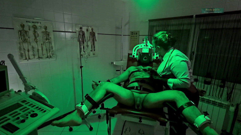 Strict Senz: Institut Rawatan Perubatan Pembetulan Peperiksaan Pertama