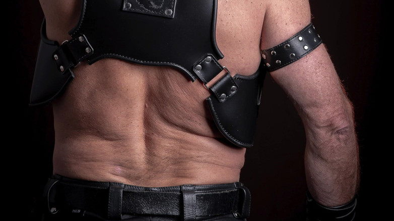 MusclesCigarsFFPig: 乳首と葉巻