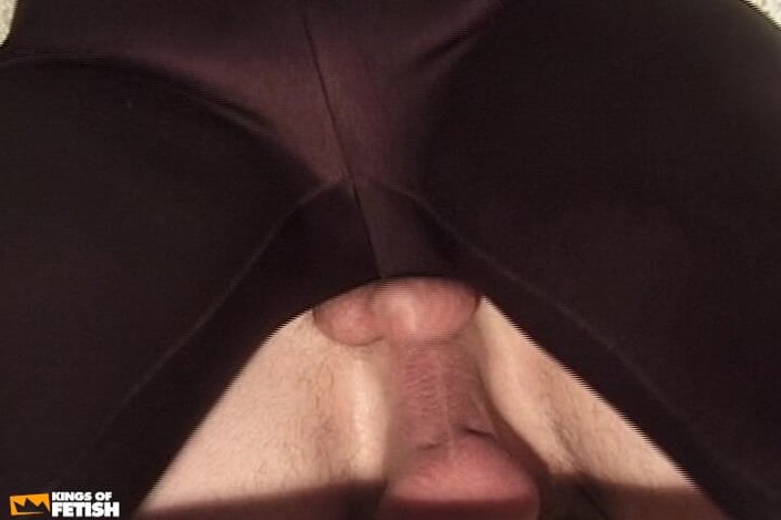 Gay Diaries: चश्मे वाला आदमी हॉट लंड चुसाई के बाद बिस्तर पर तंग गांड वाले लड़के की पिटाई और सवारी करता है