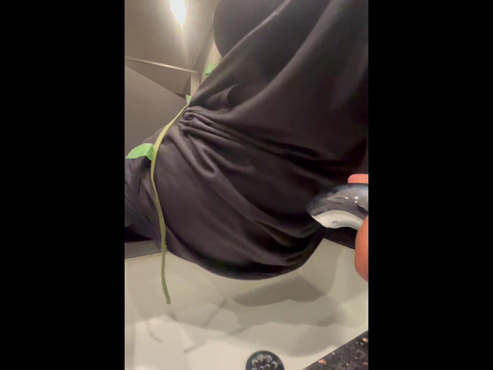 Anye Meshell: Celana dalam Poison ivy lagi besar!