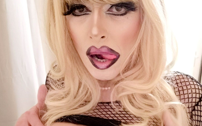 PoppyBimbo: Prolomení zadku