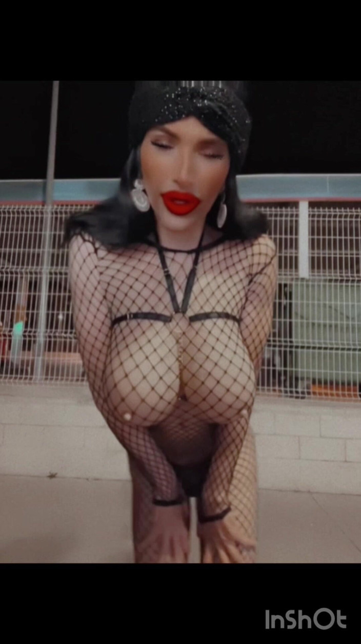 Sissy Slut Brianna: Saya melancap dan pancutan mani dalam pelindung gasoline