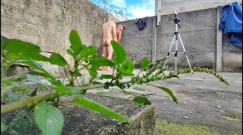 carmonaoficial: Kamera v lese natáčí dva heterosexuálové spolu