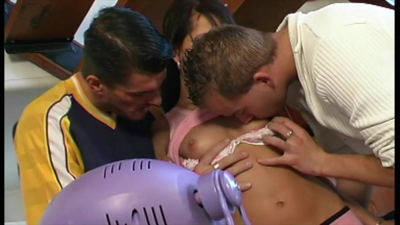 Inhonorof porn: Elle adore le sport et adore se faire baiser par...