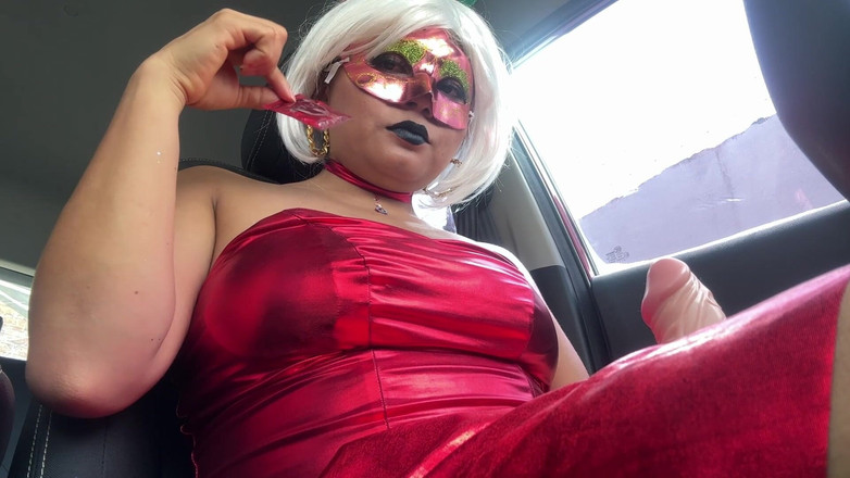 NEGRITA SEXY: Christmas Exhibitionist Masturbates in Her Car - Intense Frolic Under Skirt...