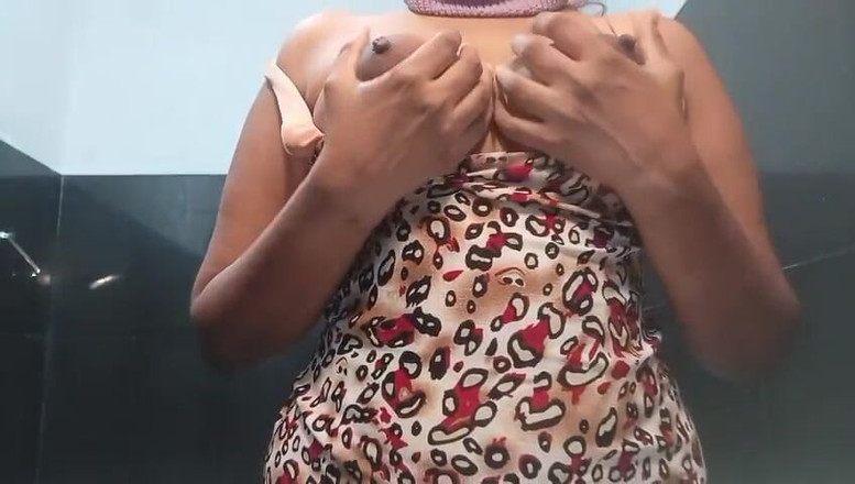 Miya White: Thủ dâm trong khi xem phim khiêu dâm nóng bỏng....