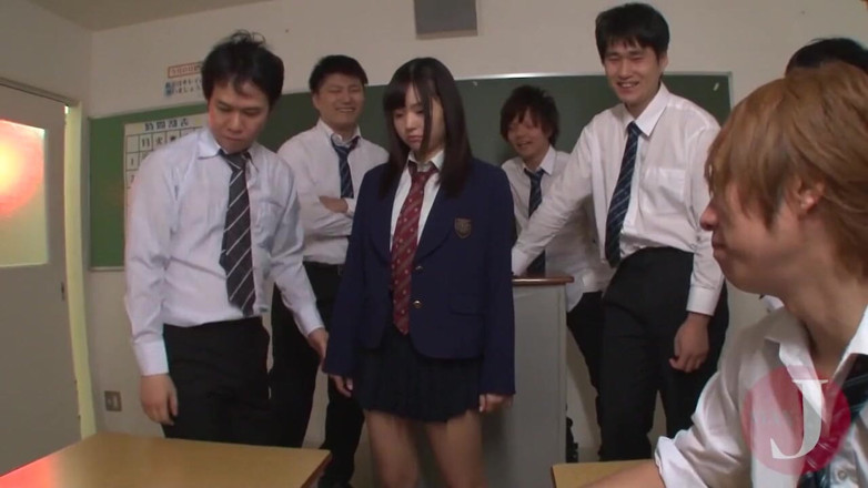 Asian happy ending: Lovely asian teen is getting banged and facialized