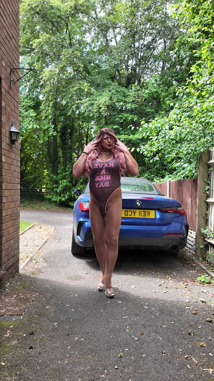 Kellycd2022: Sexy Crossdresser Kellycd2022 in Sexy Bodysuit and Pantyhose and Heels