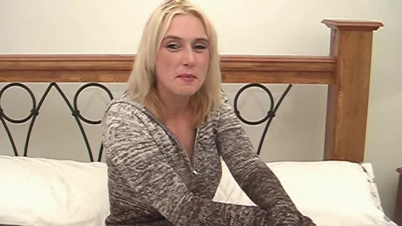 RETROXXX: Sevimli sarışın sakso çekiyor