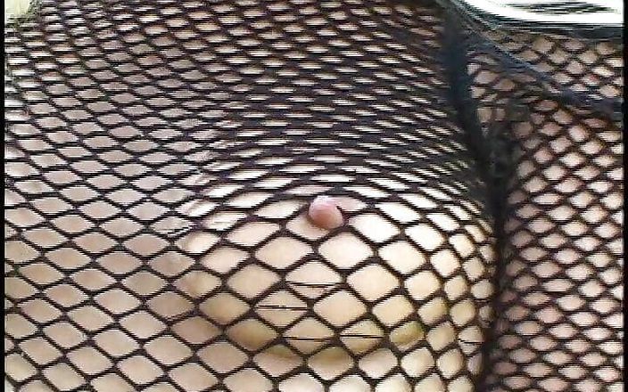 Perv Milfs n Teens: Schattige blondine laat gewillig haar gaten