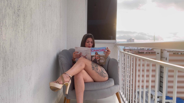 SoyMarce: Anitta Miller raucht und masturbiert in einer Balconi