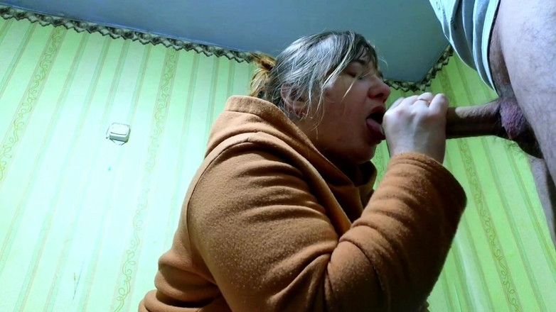 SchoolPrincess: Experimenty s penisem a spermiemi