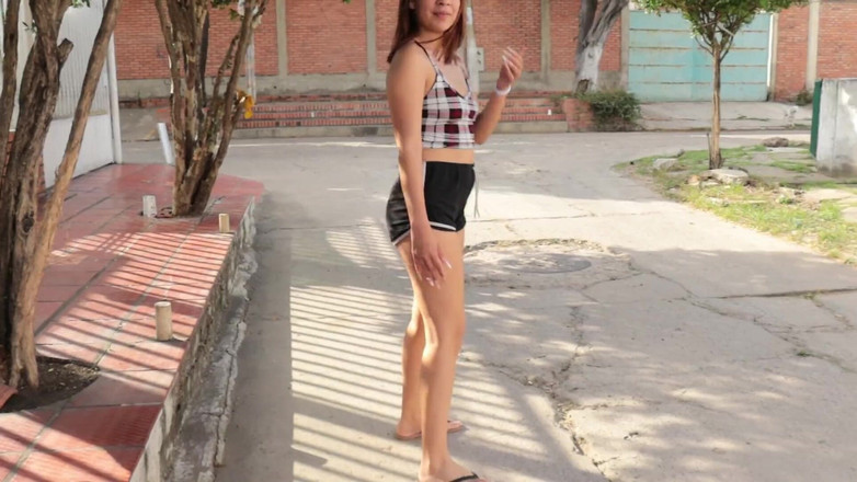 Artemisa74: Intervju med min kåta styvsyster nära hennes college, säger att...