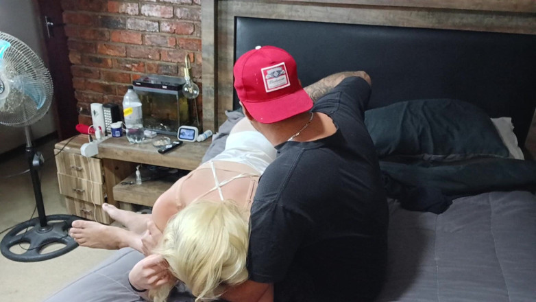 Bigjoefuckalott: Degete o blondă și ea dident adoră Iet