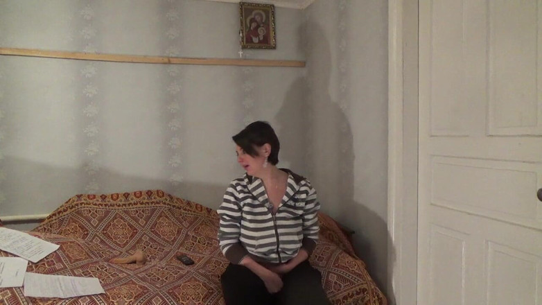Sexy Milf: Zepsuta desperacja w toalecie i ogromne sikanie