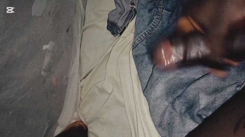 Hongi: 창녀처럼 가장 큰 자지를 따먹고 마사지