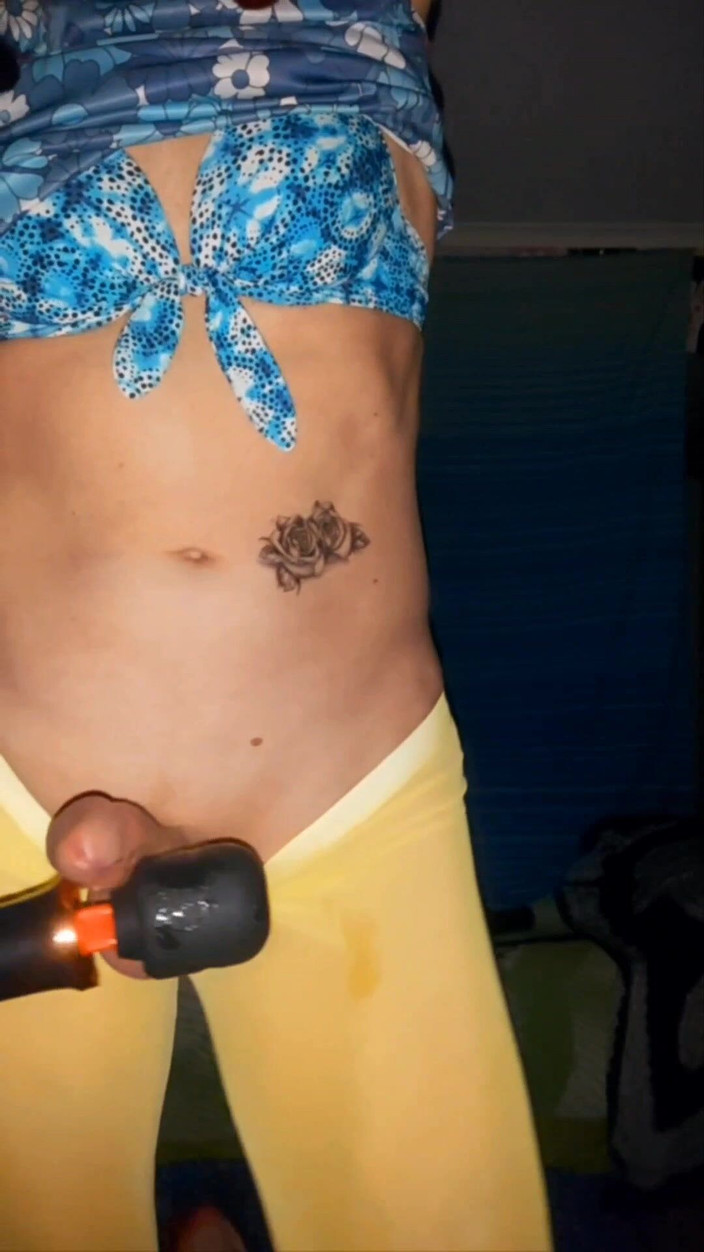 Lizzaali: Använda min stora trollstavsvibrator för att bli hård och dribbel...