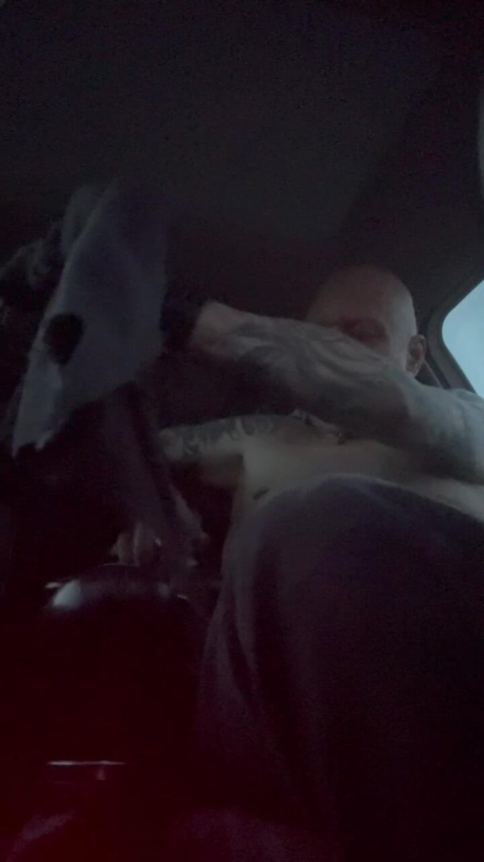 Slave 1976: गुलाम कपड़े नष्ट कर रहा है