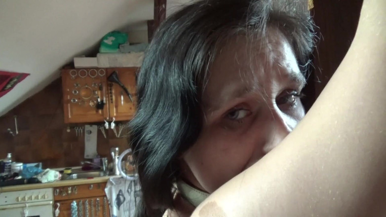 Lucysun30: L’esclave Anny se fait fesser le cul