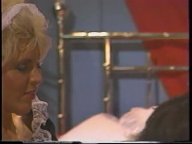 Old Good Porn: Blonde maid gets eaten out by hot chick in MFF...