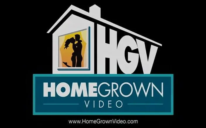 Homegrown Handjob: Siren Thorn takes a facial from Vince Bond