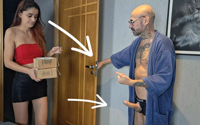 FannySquirting: Kinky Crown 让外卖女郎用鸡巴出来！