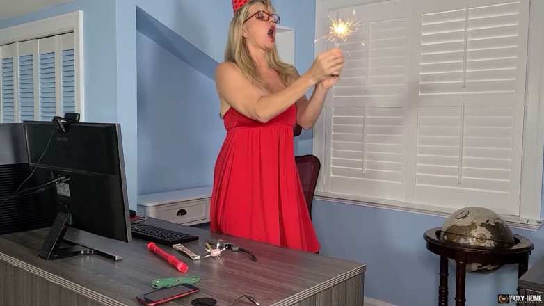 Vicky Vette: Vicky vette lutscht und fickt ihren chef zu seinem geburtstag