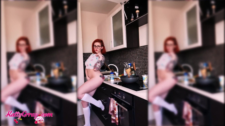 Katty Grray: Sexy girl naked prepares breakfast before work - soft erotica