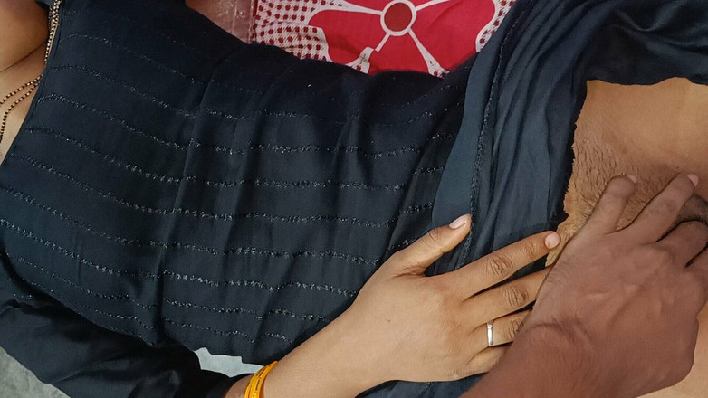 YOURAMRITA04: Halloween fastival特別Desiインドの村の女の子はハード弄とともに彼氏にDogy位置パート2