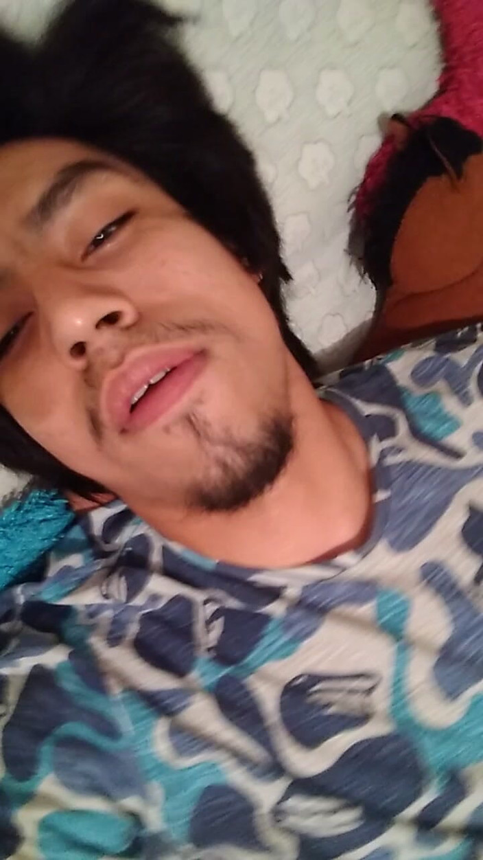 AlexAlejandro13: Ragazzo eccitante a letto