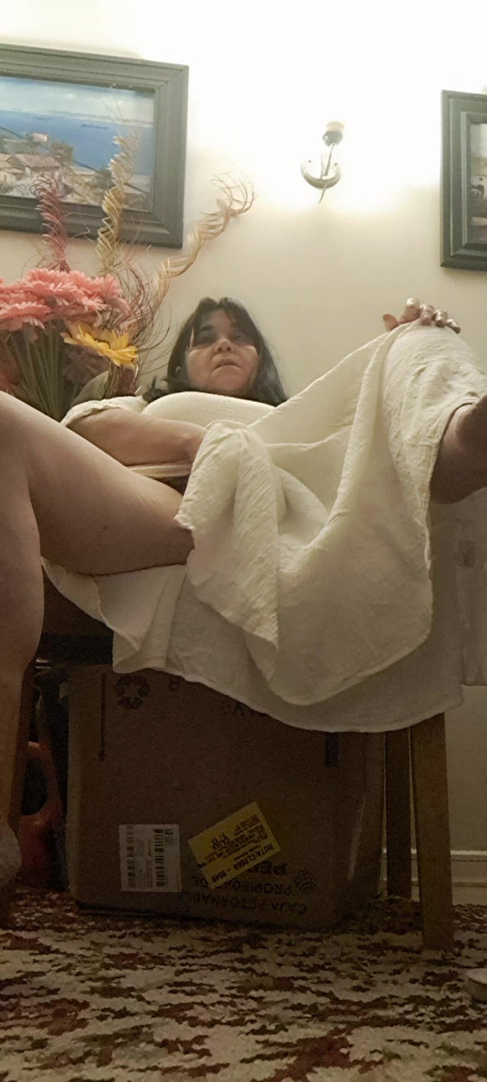 Mommy big hairy pussy: Торкання та дегустація того, що під сукнею