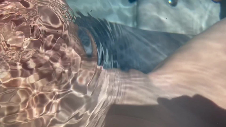 Artemisia Love: 意大利大奶子artemisia喜欢性感的第一人称视角阴户在按摩浴缸里玩弄饥渴和湿润