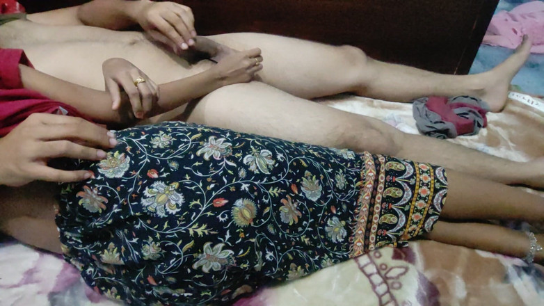 Xtra hot001: ホットな妻が手コキと射精をする