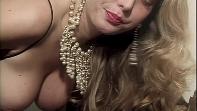 Inthe MILF room: Tôi Liếm Lồn Của Sếp Tôi Và Đụ Kiểu Chó Của...