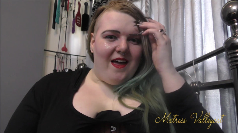 Mxtress Valleycat: Mesmerized into buying me boots
