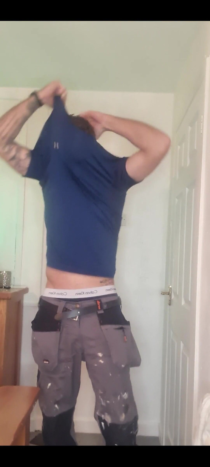 Englishtom20vip: Sledujte, jak si vezmu svou pracovní uniformu