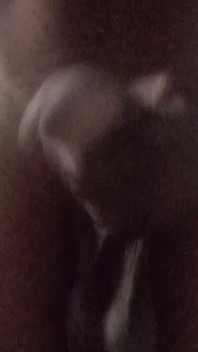 La masturbazione in bagno e la sborrata di londiq