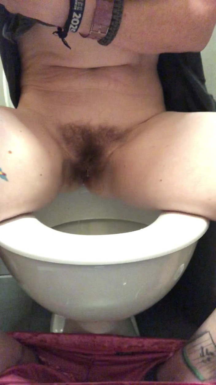 Pissing Paradise: Il potere di pisciare da una perfetta figa pelosa nei...