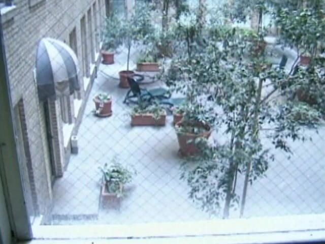Old Good Porn: Кучерява релігійна брюнетка в шалі жорстко пестить себе пальцями