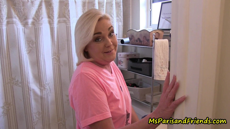 Ms Paris and Friends: Fucking stepmommy's ass checks